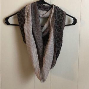 🔥 3/$15 🔥 Animal Print Infinity Scarf